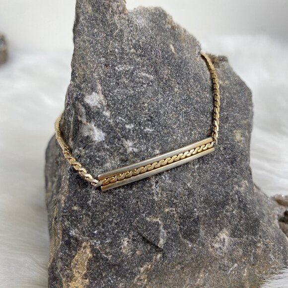 Vintage Avon Gold Tone Bar Patterned Wrist Chain Bracelet 7.5” - Picture 1 of 8